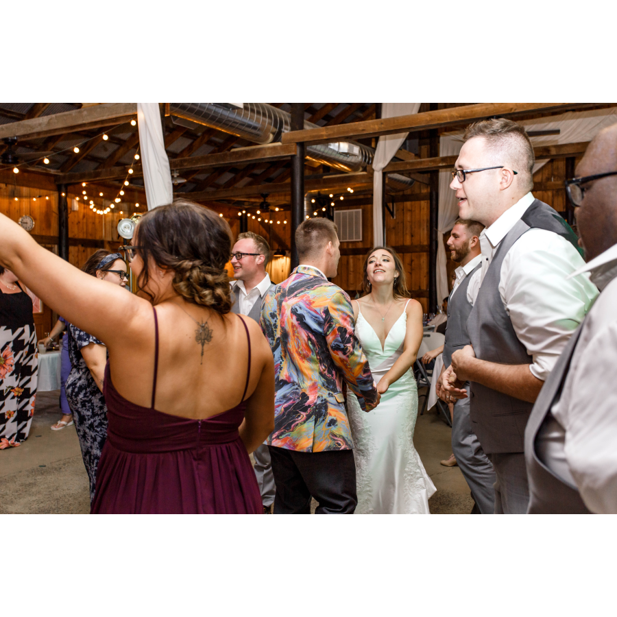 Elizabeth & Devon Mettlin - Rustic Barn