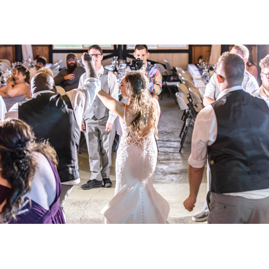 Elizabeth & Devon Mettlin - Rustic Barn