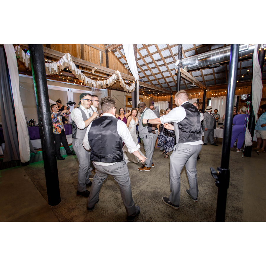 Elizabeth & Devon Mettlin - Rustic Barn