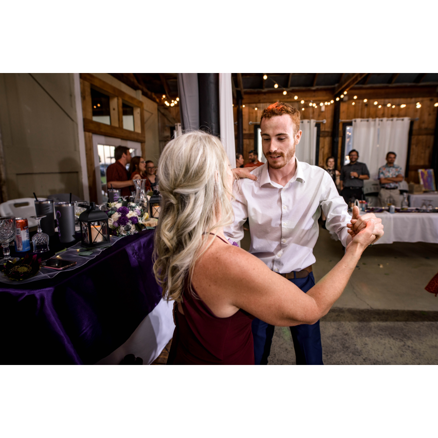 Elizabeth & Devon Mettlin - Rustic Barn