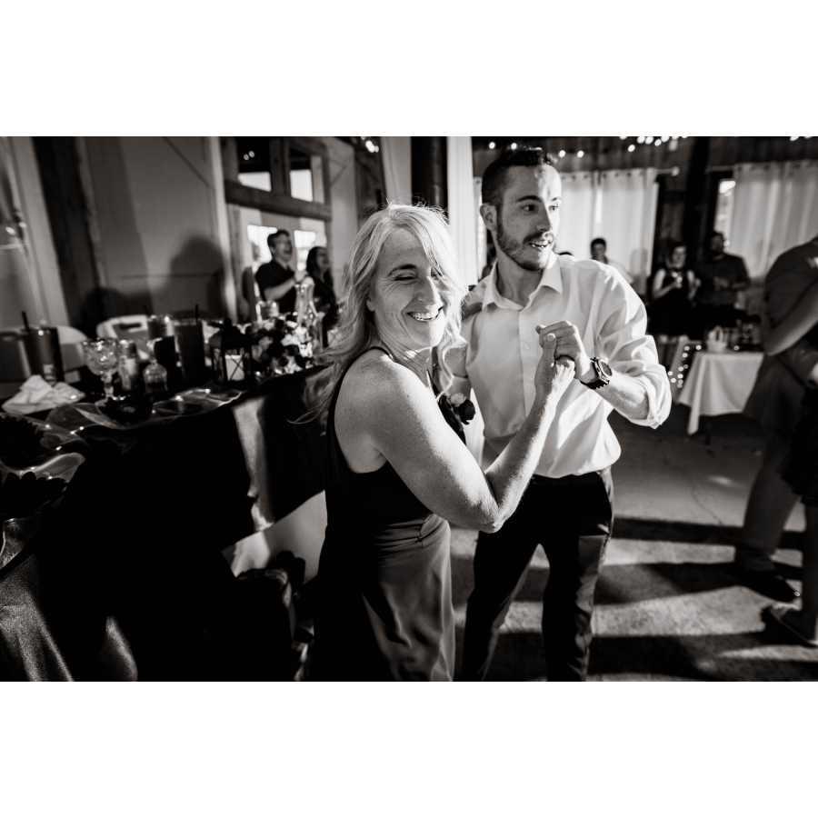 Elizabeth & Devon Mettlin - Rustic Barn