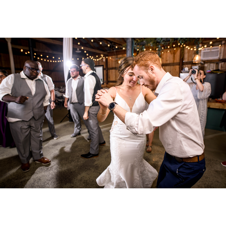 Elizabeth & Devon Mettlin - Rustic Barn