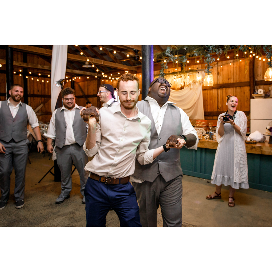 Elizabeth & Devon Mettlin - Rustic Barn