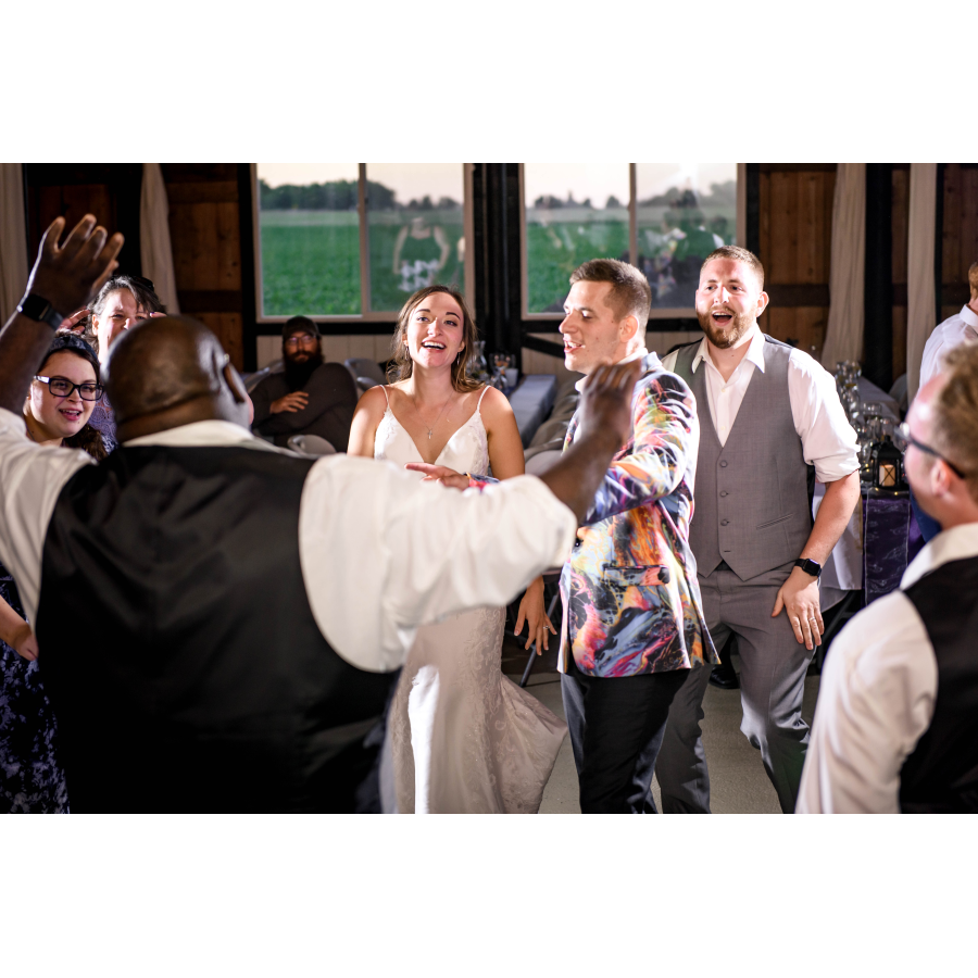 Elizabeth & Devon Mettlin - Rustic Barn