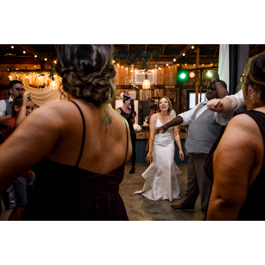 Elizabeth & Devon Mettlin - Rustic Barn