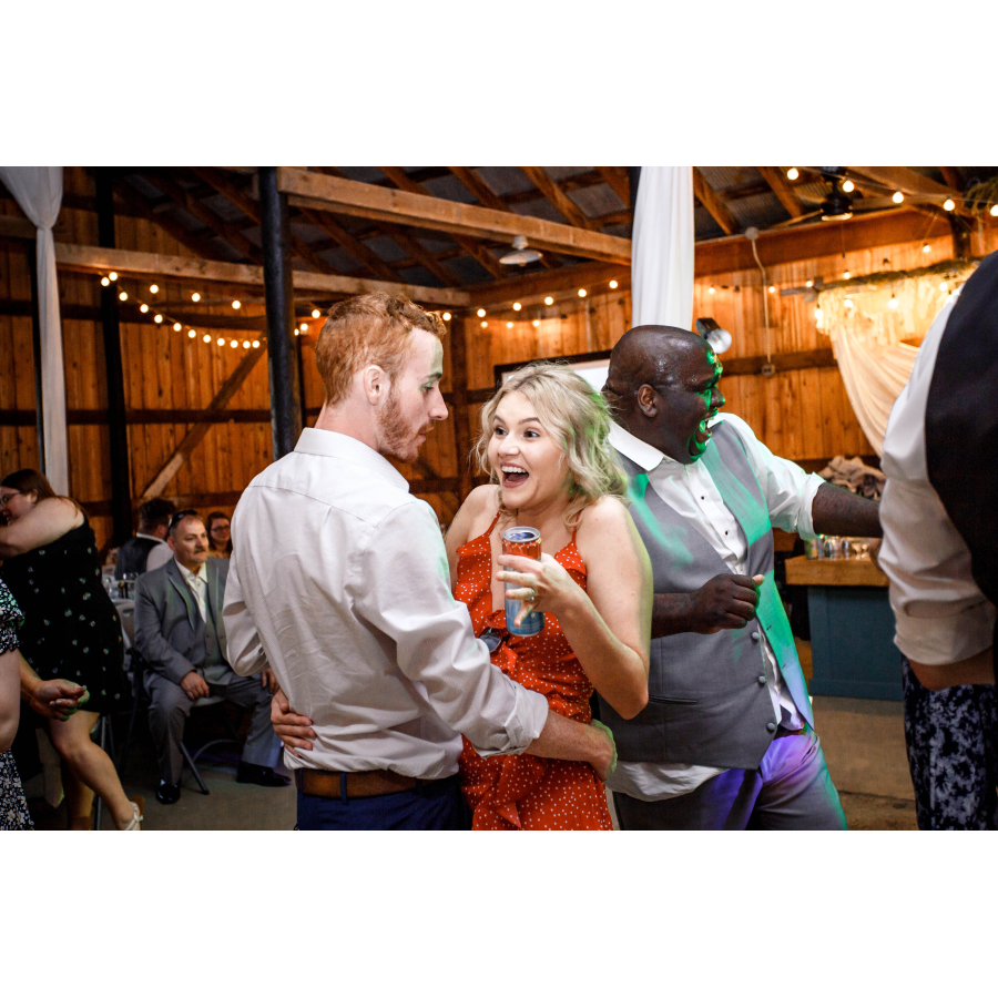 Elizabeth & Devon Mettlin - Rustic Barn