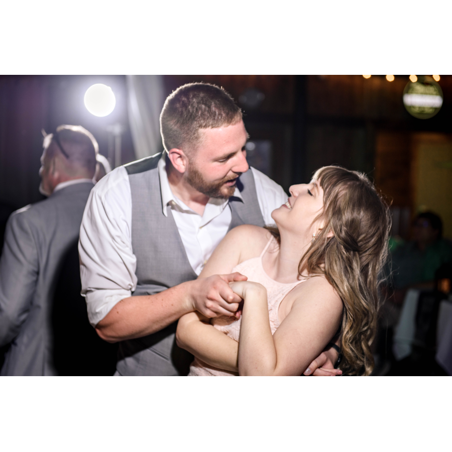 Elizabeth & Devon Mettlin - Rustic Barn
