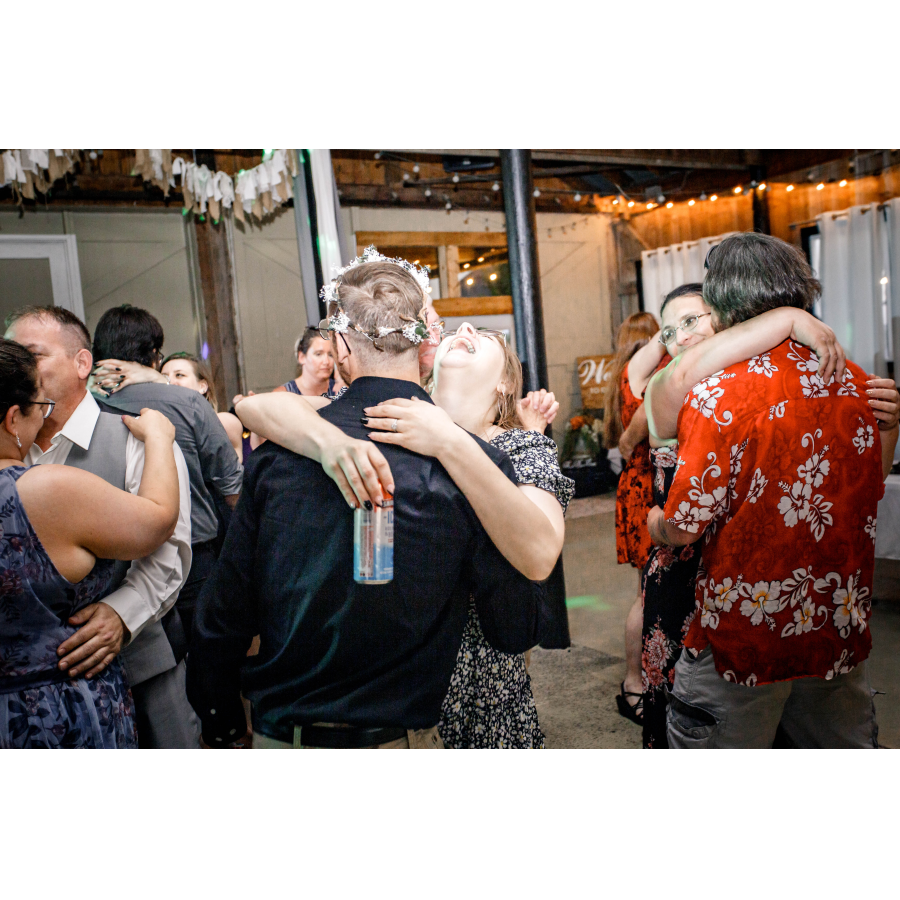 Elizabeth & Devon Mettlin - Rustic Barn