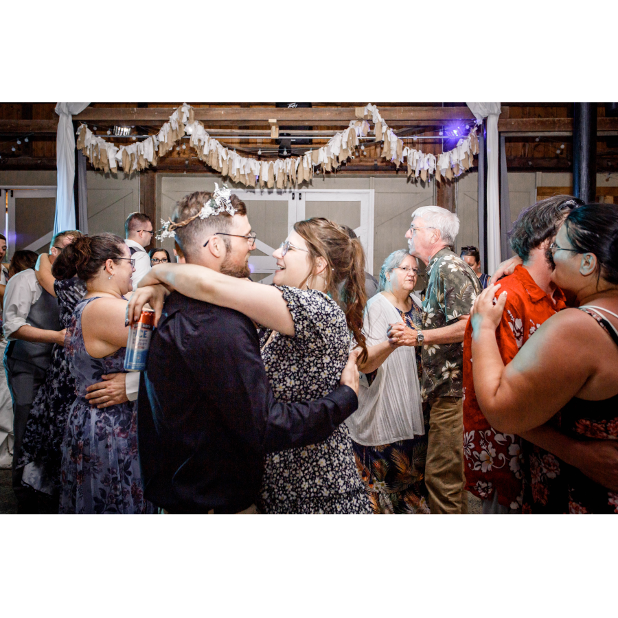 Elizabeth & Devon Mettlin - Rustic Barn