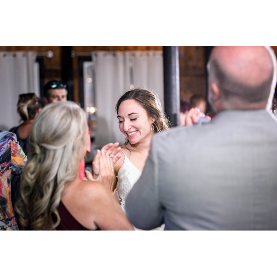 Elizabeth & Devon Mettlin - Rustic Barn