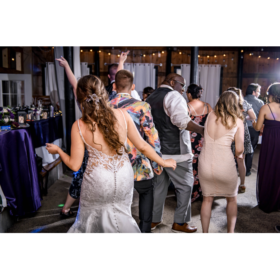Elizabeth & Devon Mettlin - Rustic Barn