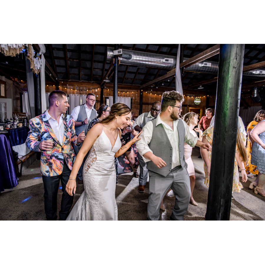 Elizabeth & Devon Mettlin - Rustic Barn