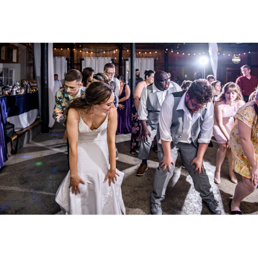Elizabeth & Devon Mettlin - Rustic Barn