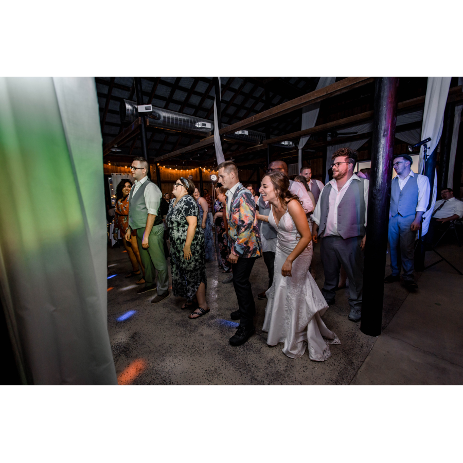 Elizabeth & Devon Mettlin - Rustic Barn