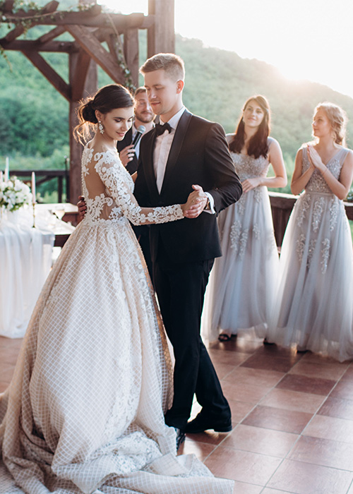 couple wedding dance